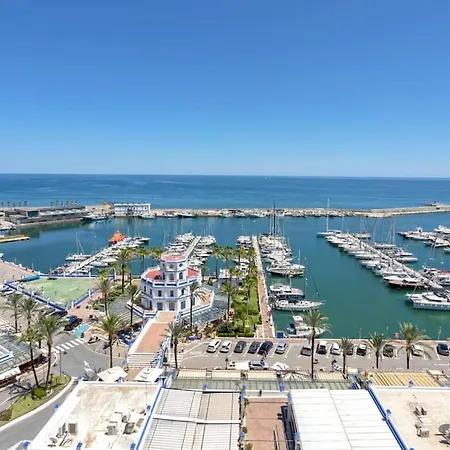 アパート Luxury Seafront Penthouse With Parking