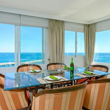 アパート Luxury Seafront Penthouse With Parking